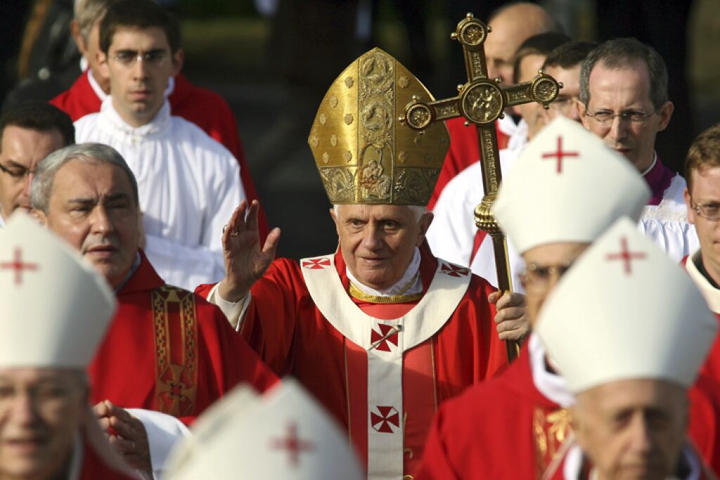 Italian Comedian Faces Prosecution for Insulting the Pope