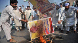 Iran and Pakistan Plan Defense Cooperation