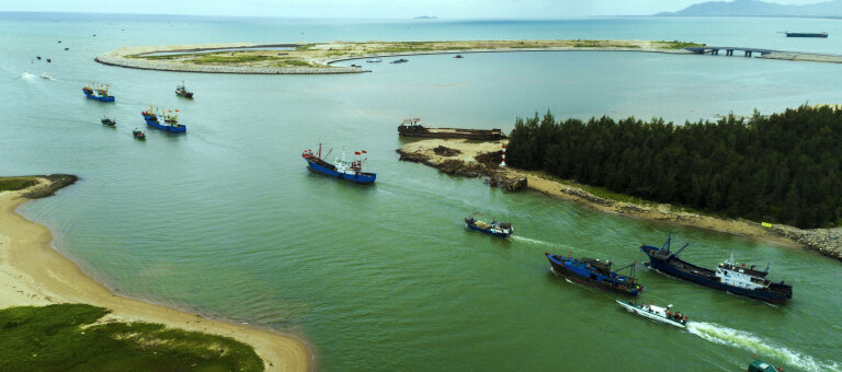 China&rsquo;s Fishing Fleets Are Fighting a Shadowy War to Expand the Country