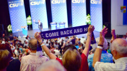 KT zu Guttenberg Returns to Germany