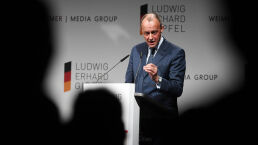 Guttenberg Stirs Division in Germany&rsquo;s Chancellor Question