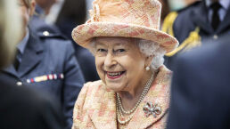 Oxford University: The Queen Must Go