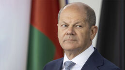 Merz on the Rise, Scholz in Free Fall