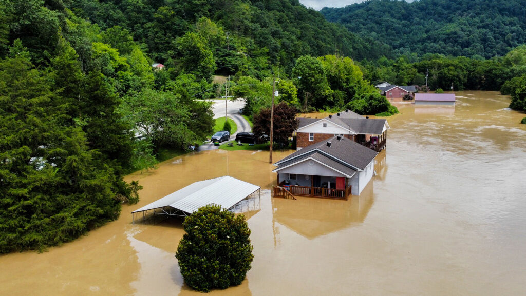 Thirty-seven Dead After Historic Kentucky Floods - Vimarsana News