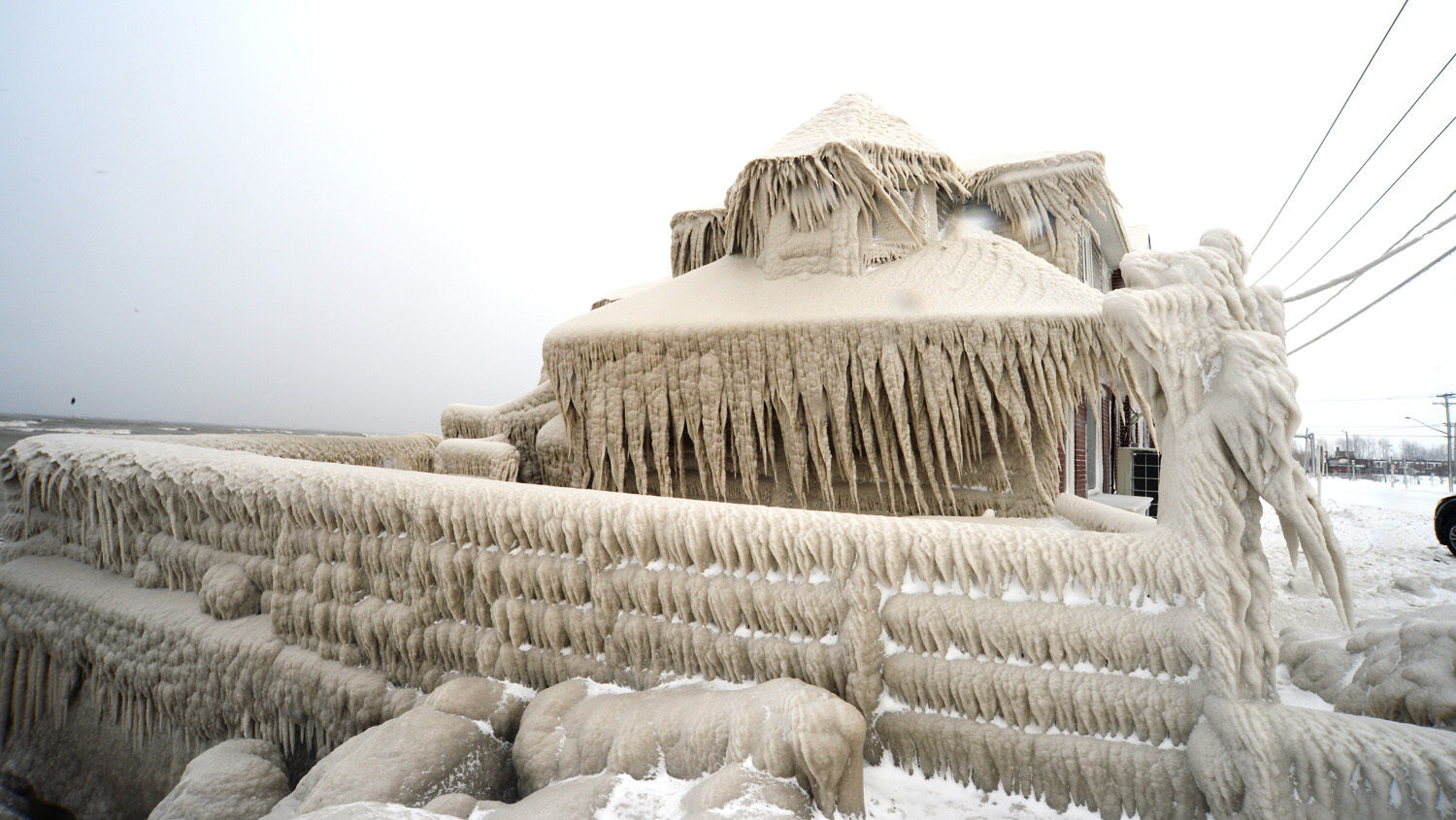 Wild Winter Weather Hits U.S., Canada, Japan