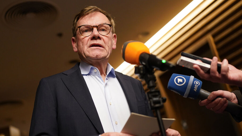 German Foreign Minister Mediates Between Arabs and Jews