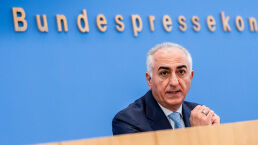 Iranian Shah&rsquo;s Son Reminds Berlin of Biblical History