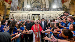 Pope Glorifies Spain&rsquo;s History, Attacks U.S. and Israel